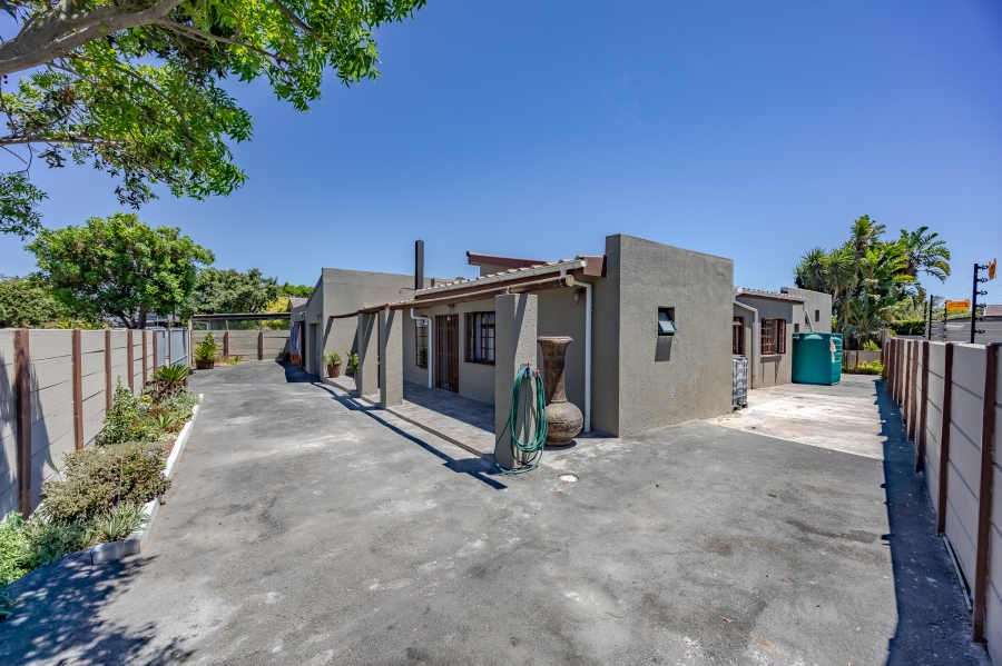 5 Bedroom Property for Sale in Bothasig Western Cape